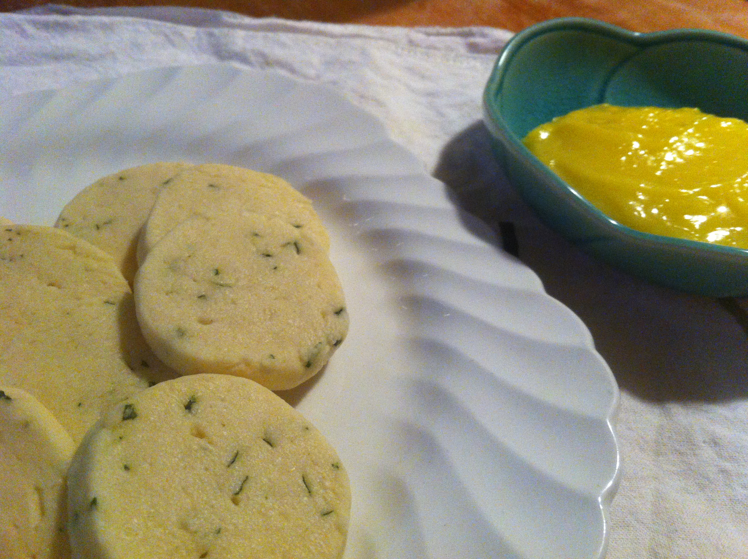 Basil shortbread with lemon curd