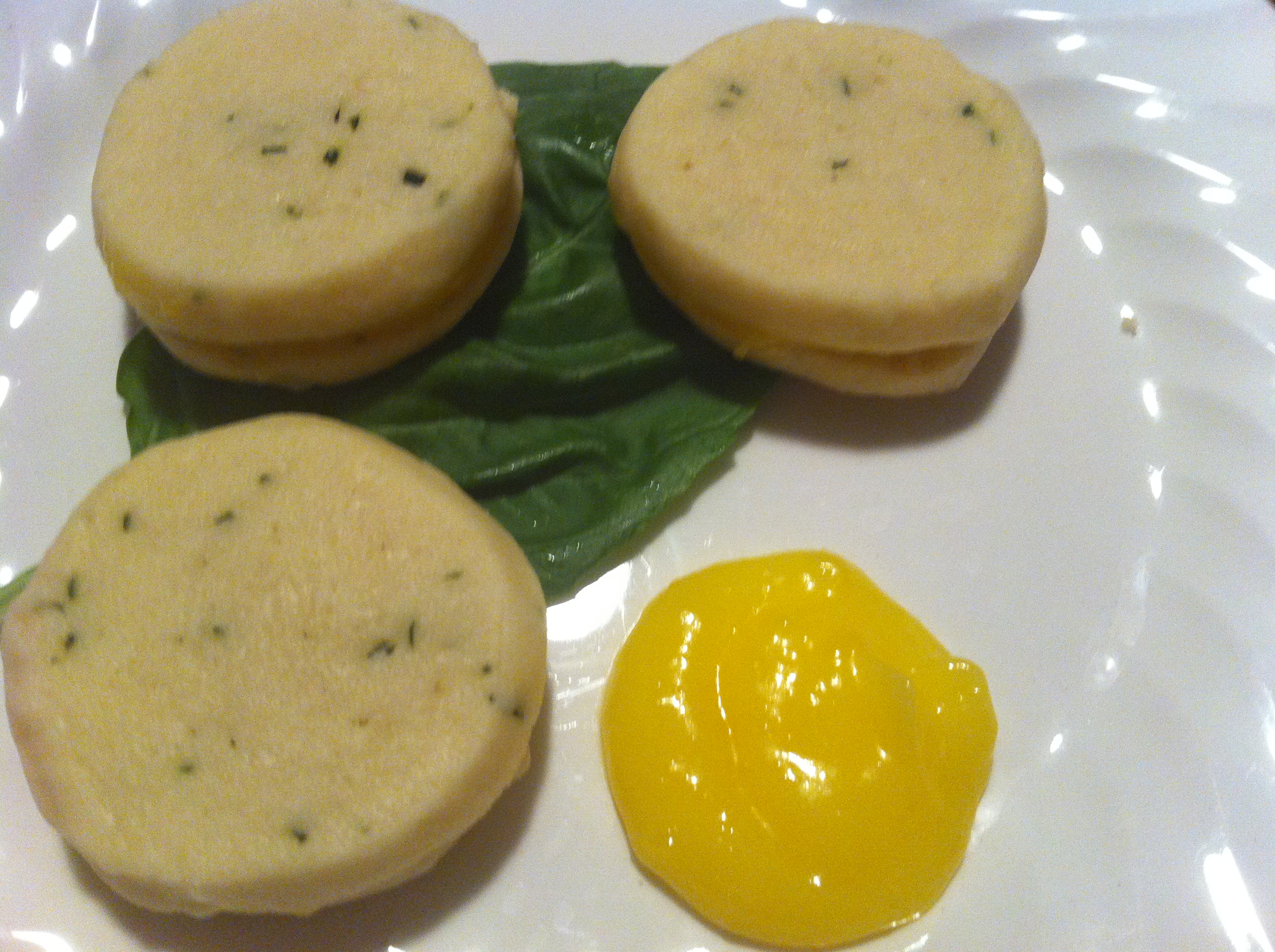 Basil shortbread with lemon curd
